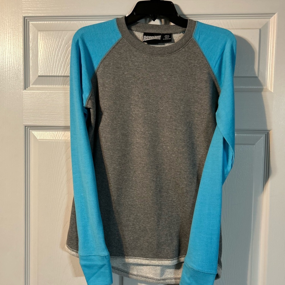 Pennant Women's Long Sleeve Tee in Gray and Blue